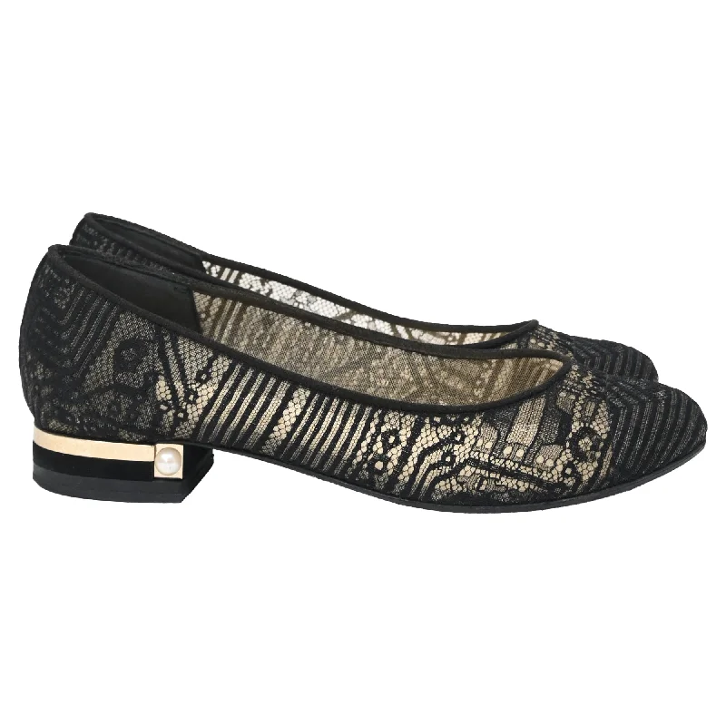 Flats with elegant style-Chanel Lace CC Cap Toe Ballet Flats in Black Cotton