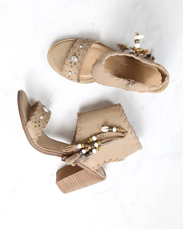 Sandals in sage -Very Volatile - Boho Shell Leather Sandals in Taupe