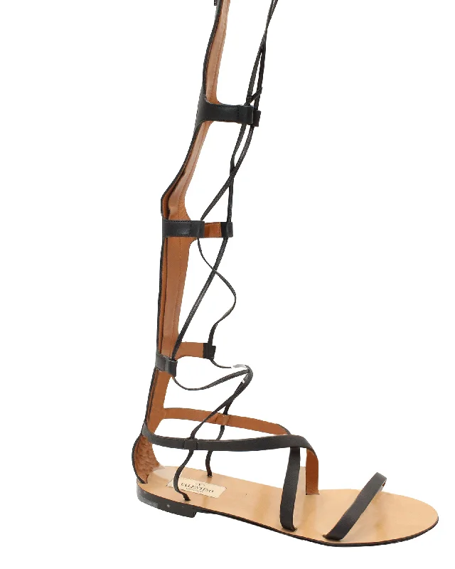 Sandals with padded vibes -Valentino Garavani Gladiator Sandals in Black Leather