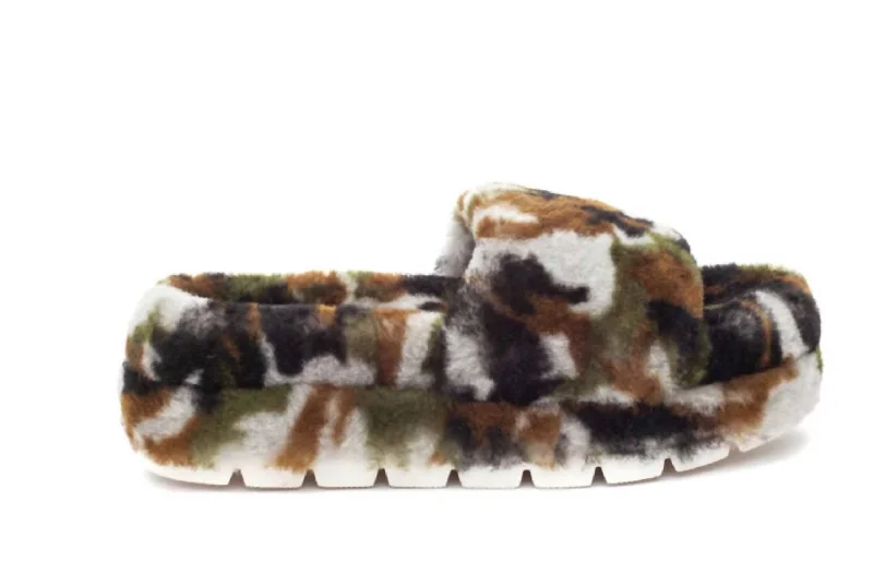 Slippers with comedy touchBryce Shearling Slippers In Camo